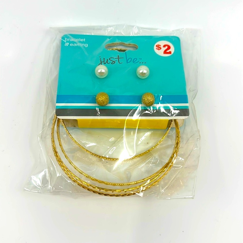 *FREE Earrings & Bracelets (10 sets of earrings & 8 bracelets) w/ bundle of $10 - Picture 2 of 4